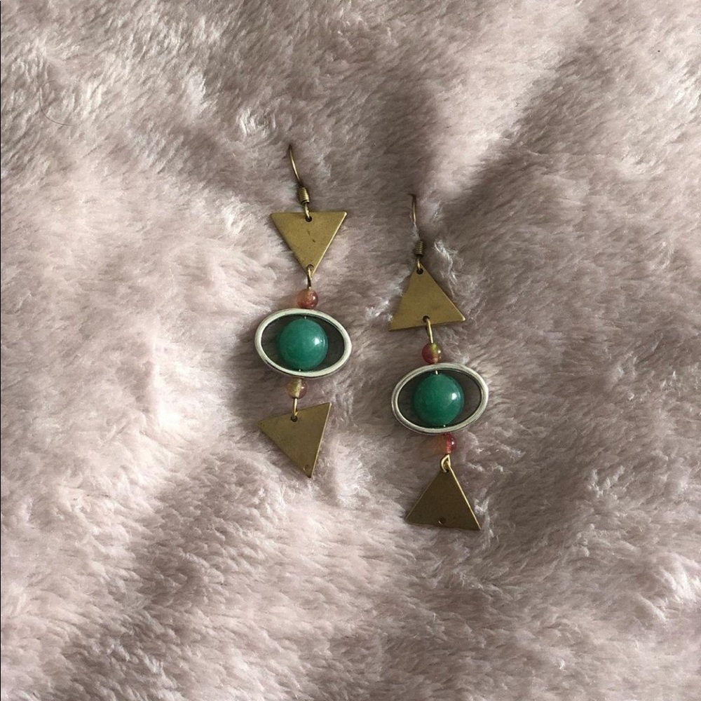 Eye shape earrings